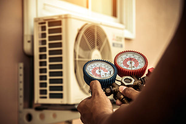 Professional Ac Installation technician working in Glen Carbon, IL